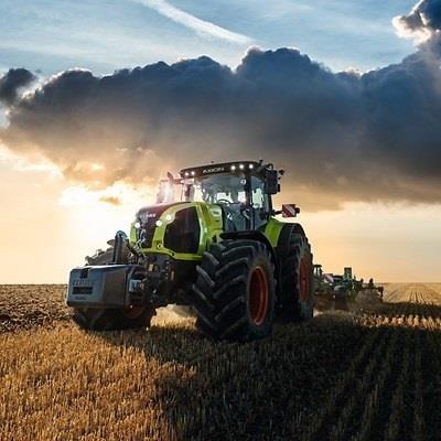 CLAAS AXION 870 CMATIC Traktoren