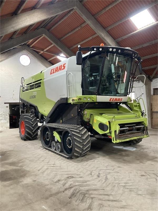 CLAAS LEXION 770 TT 40 MacDon skærebord Mähdrescher