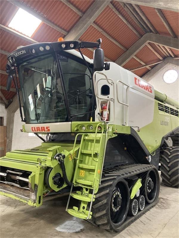 CLAAS LEXION 770 TT 40 MacDon skærebord Mähdrescher