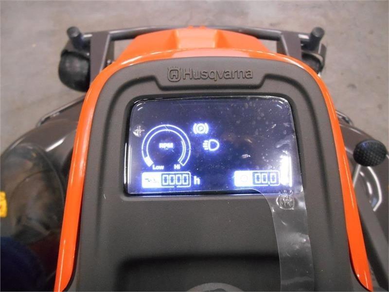 Husqvarna R 316TsX AWD Reitermäher