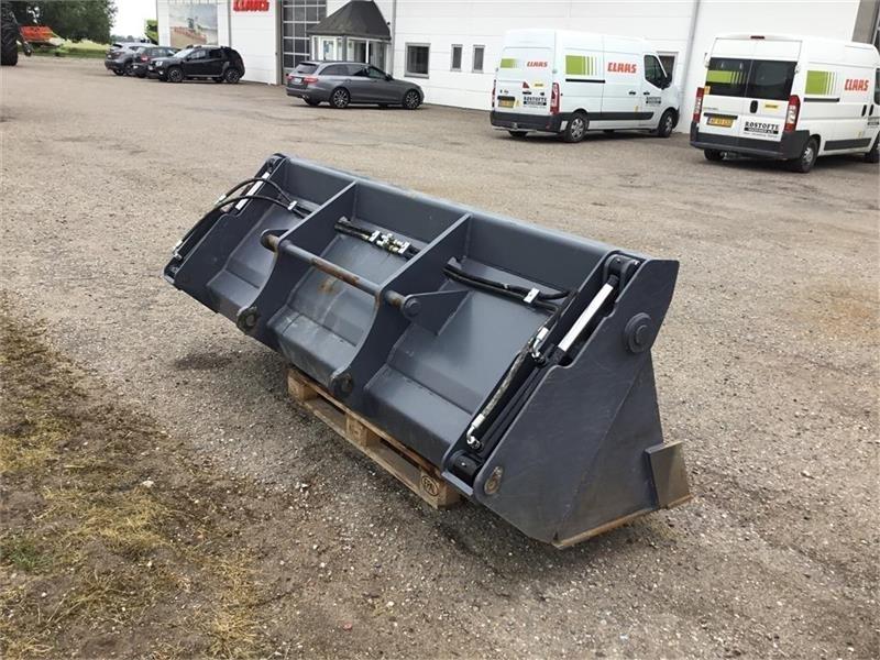 MO 4-i-en med NH beslag - 240 / 0,8m3 Schaufeln