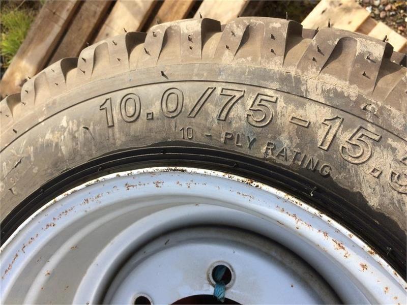 Vredestein 10.0/75-15.3 m. 6 huls fælg Reifen