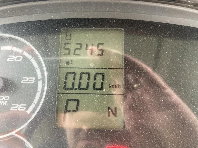 CLAAS AXION 820 CMATIC Traktoren