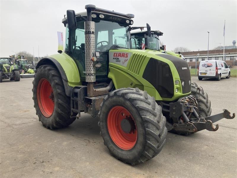 CLAAS AXION 820 CMATIC Traktoren