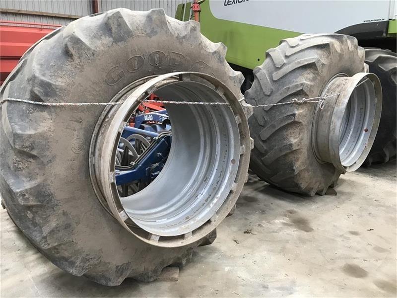 Goodyear 710/70-38 med 42” fælgring Reifen